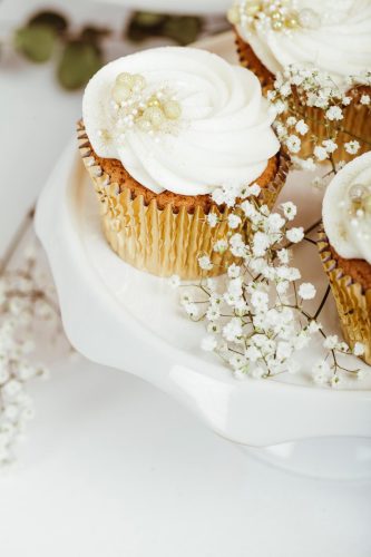 GOLD CUPCAKES